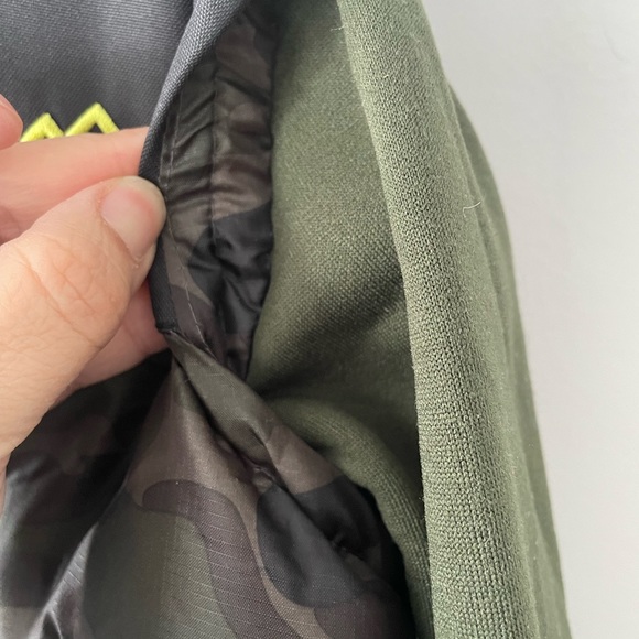 Boy’s Camo Puffer Vest with attached hoodie - Picture 3 of 5